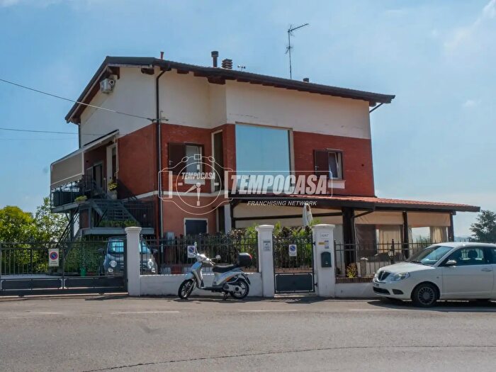 Casa con 5 locali in vendita in Viale Vittorio Veneto, Vignola