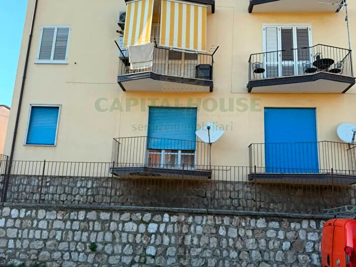 Appartamento trilocale in vendita in Avella