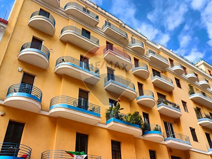 Appartamento con 5 locali in vendita in Via Abbrescia, Bari