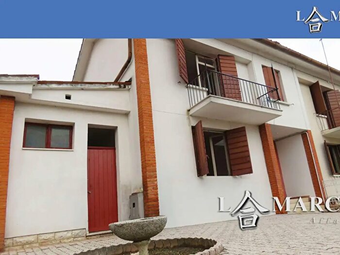 Casa con 8 locali in vendita in Cavaso Del Tomba