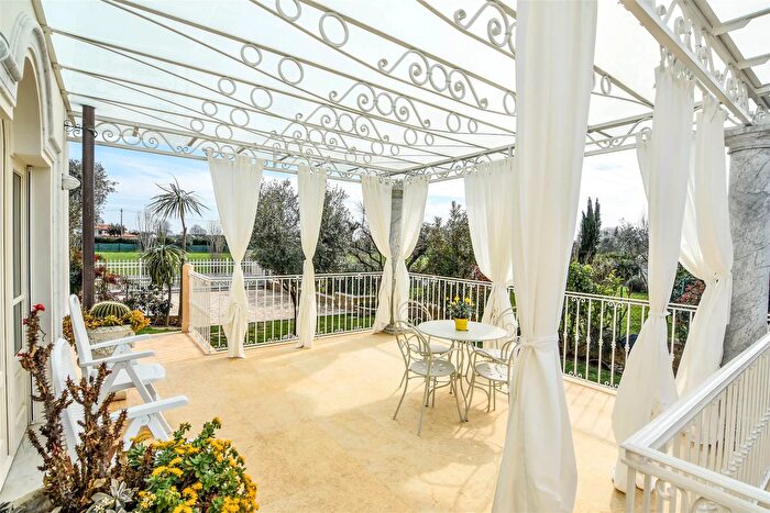 Casa con 8 locali in vendita in Crociale Pietrasanta Lucca, Pietrasanta