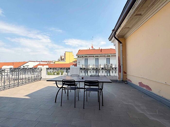 Appartamento trilocale in affitto in Via Antonio Stoppani, Morgagni, Milano