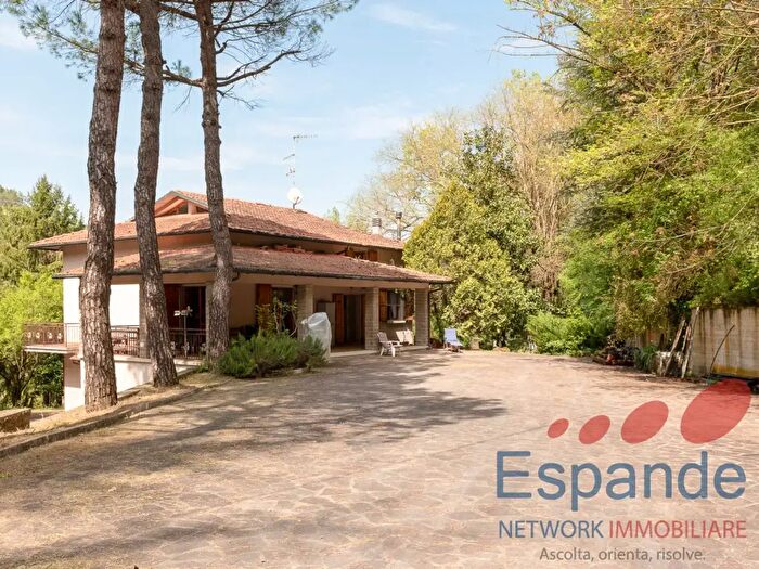 Casa in vendita in Via Piuglie, Monte San Pietro