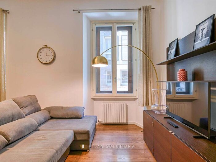 Appartamento trilocale in affitto in via Meravigli, Duomo, Milano