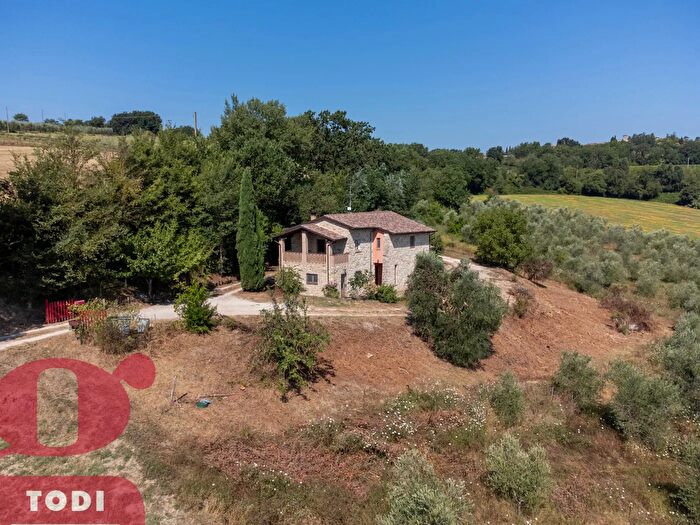 Casa con 6 locali in vendita in Via Bagnemigni, Todi