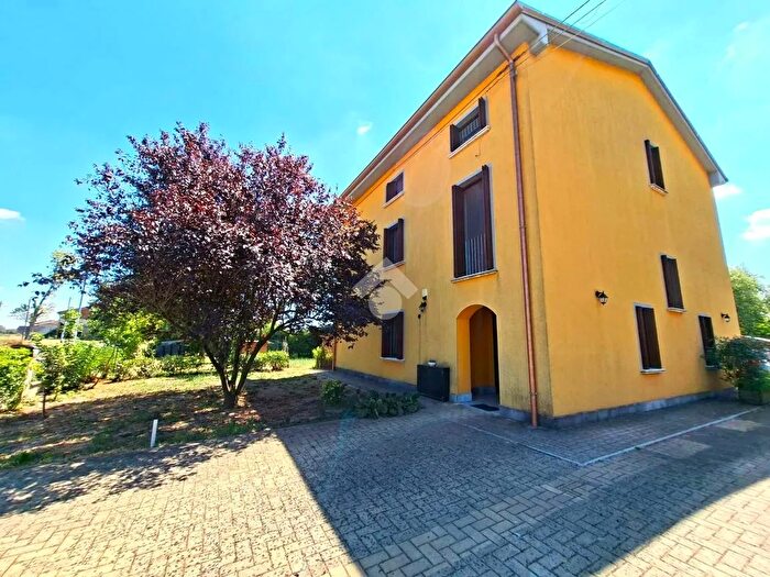 Casa con 7 locali in vendita in Strada Sanguigna, Colorno
