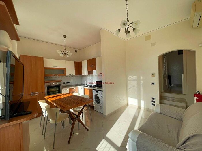 Appartamento trilocale in affitto in Via Cesare Battisti, Centro, Varazze