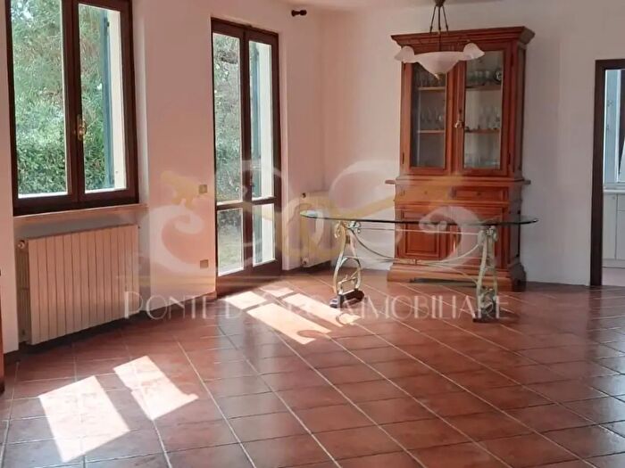 Casa con 6 locali in vendita in Vecchiano