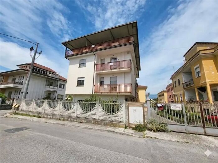 Appartamento con 6 locali in vendita in Via Trieste, Pontecorvo