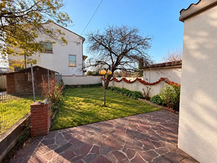 Casa con 6 locali in vendita in Cascina
