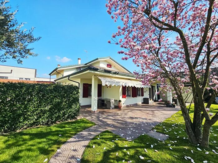 Casa con 5 locali in vendita in Via Canton, Montagnana