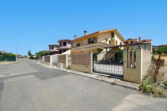 Casa con 7 locali in vendita in Sardara