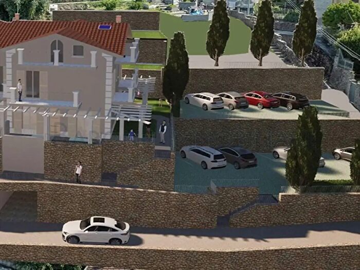 Casa con 5 locali in vendita in Via Vitali, Massa