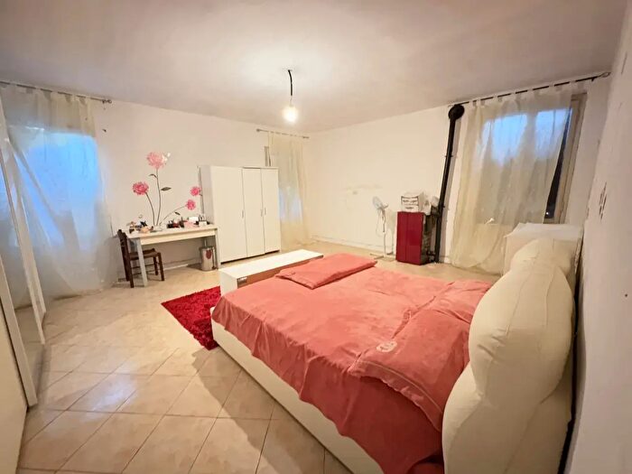 Casa con 7 locali in vendita in Mirandola