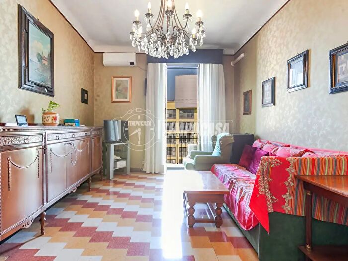 Appartamento trilocale in vendita in Via Valtellina, Milano