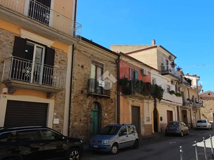 Casa trilocale in vendita in Via Cesare Battisti, Ogliastro Cilento