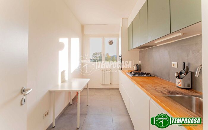 Appartamento trilocale in vendita in Via Val Devero, Milano