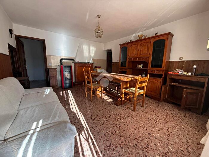 Casa quadrilocale in vendita in Via dei Cinque Colli, Gubbio