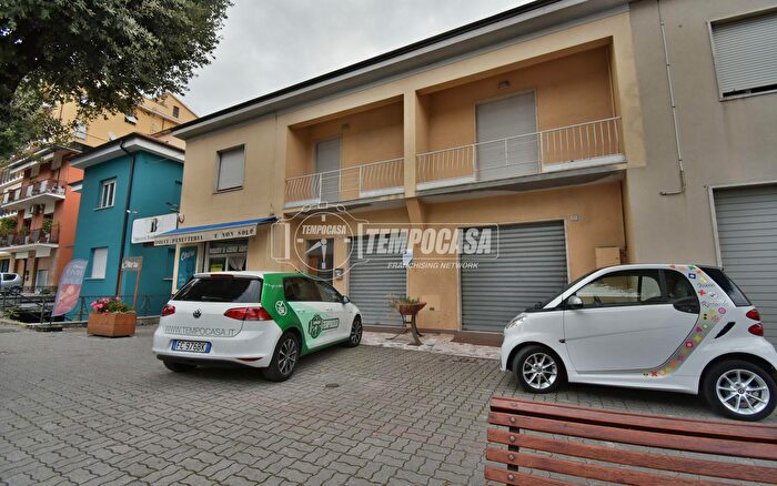Casa con 5 locali in vendita in Viale Bruno Buozzi, Tolentino