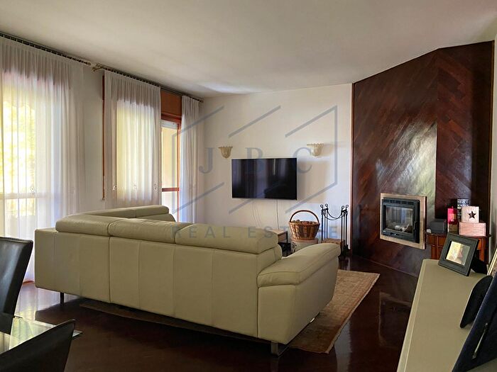 Appartamento con 8 locali in vendita in Via Cesare Battisti, Oderzo