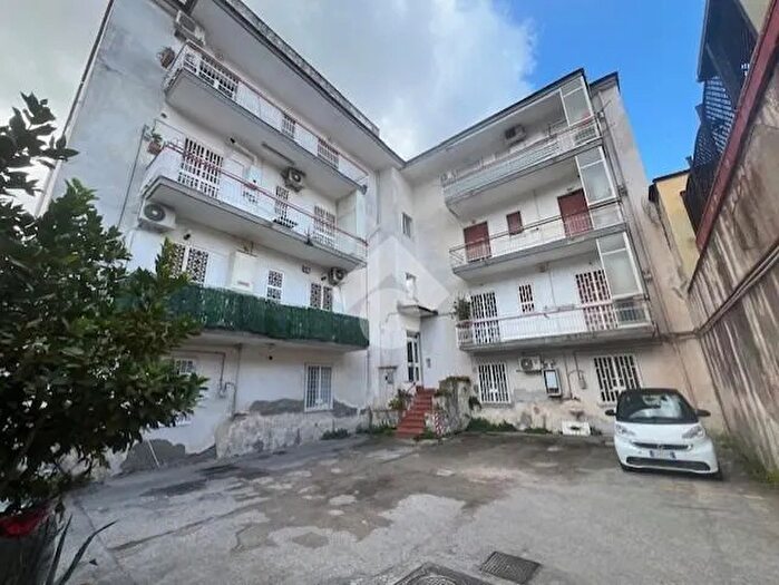 Appartamento con 5 locali in vendita in Via Padula, Napoli