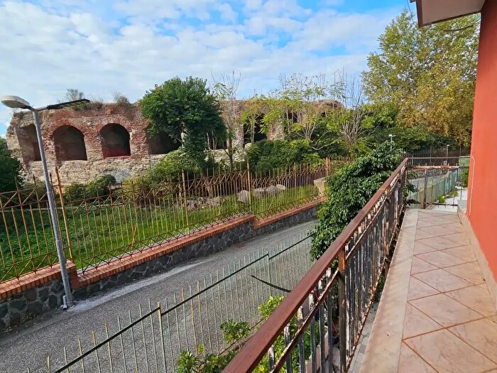 Casa con 5 locali in vendita in Via Solfatara, Pozzuoli