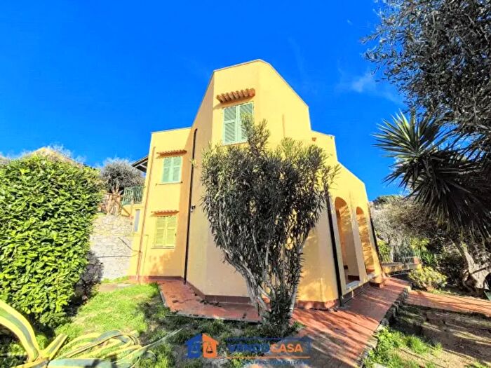 Casa con 6 locali in vendita in Via dei Navigatori, Finale Ligure