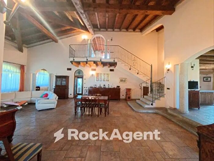 Casa con 6 locali in vendita in Via I Rabin, Casalpusterlengo