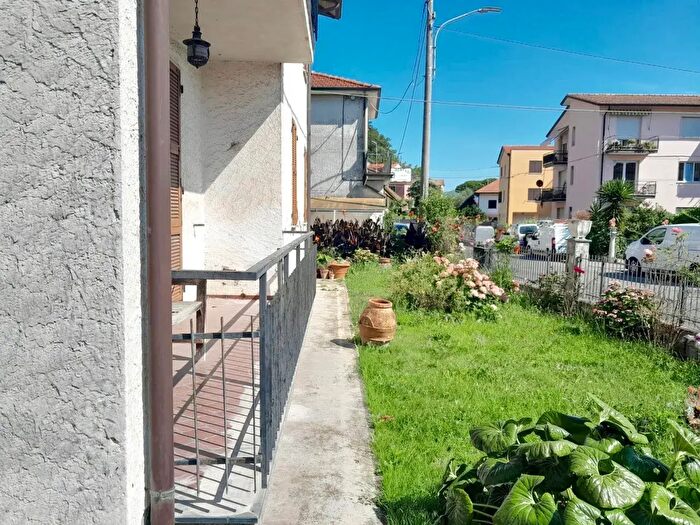 Casa con 5 locali in affitto in Ameglia
