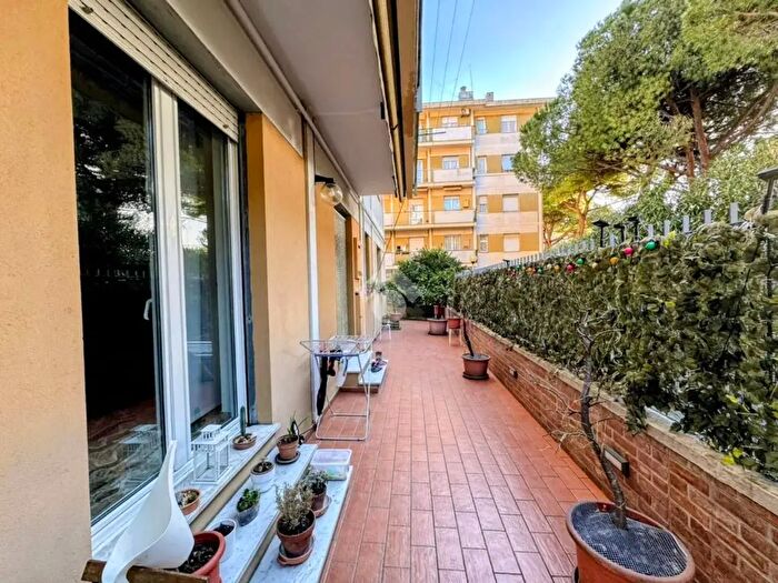 Appartamento quadrilocale in vendita in Via al Garbo, Genova