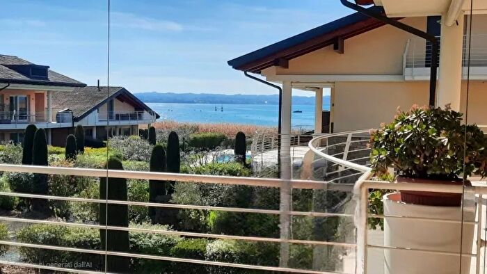 Appartamento con 5 locali in affitto in Via Benaco, Sirmione