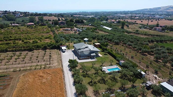 Appartamento con 6 locali in vendita in Via Aurelio Saliceti, Roseto Degli Abruzzi