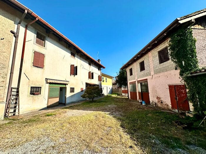 Casa con 8 locali in vendita in Pavia Di Udine