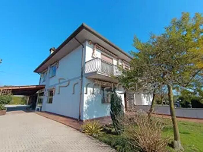 Casa con 7 locali in vendita in Via Moniego Centro, Noale