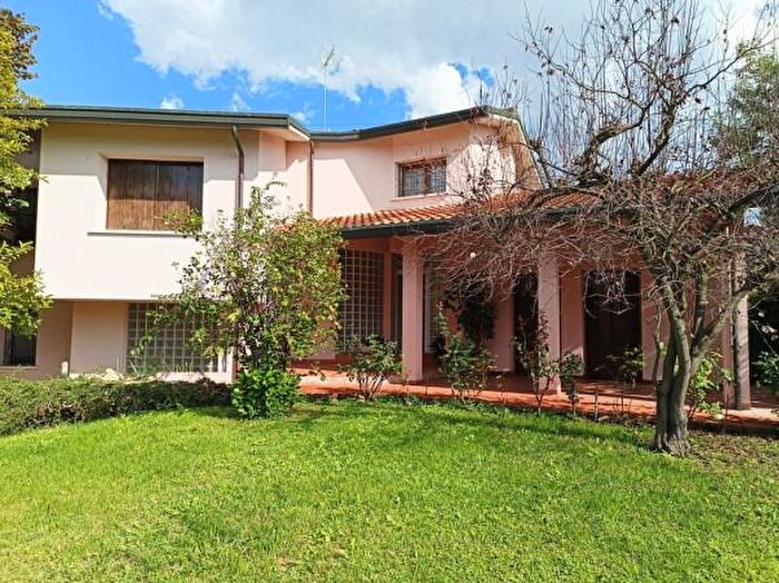 Casa con 6 locali in vendita in Via Ennio Guglielmi, Cotignola