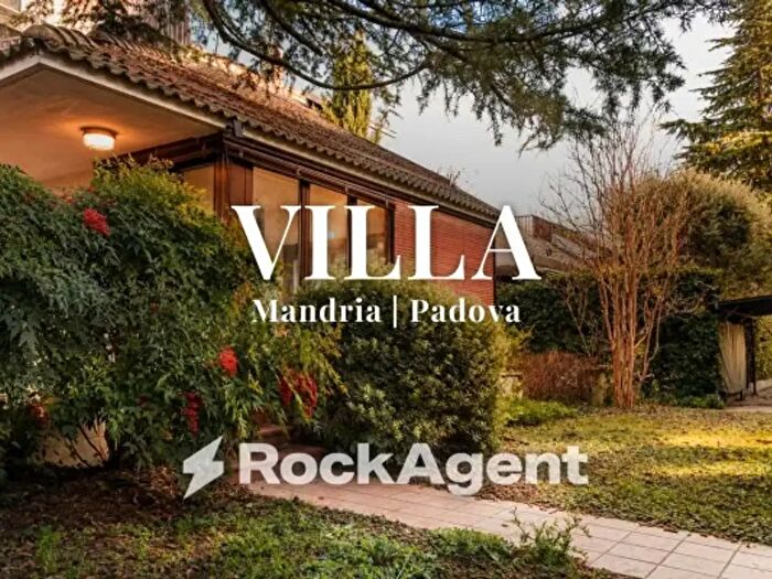 Casa con 6 locali in vendita in Via Eraclea, Padova