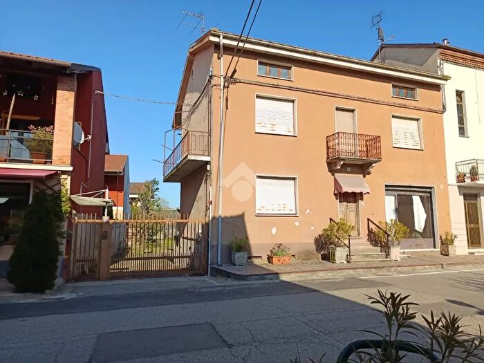 Casa con 12 locali in vendita in Via Scotti, Costigliole DAsti