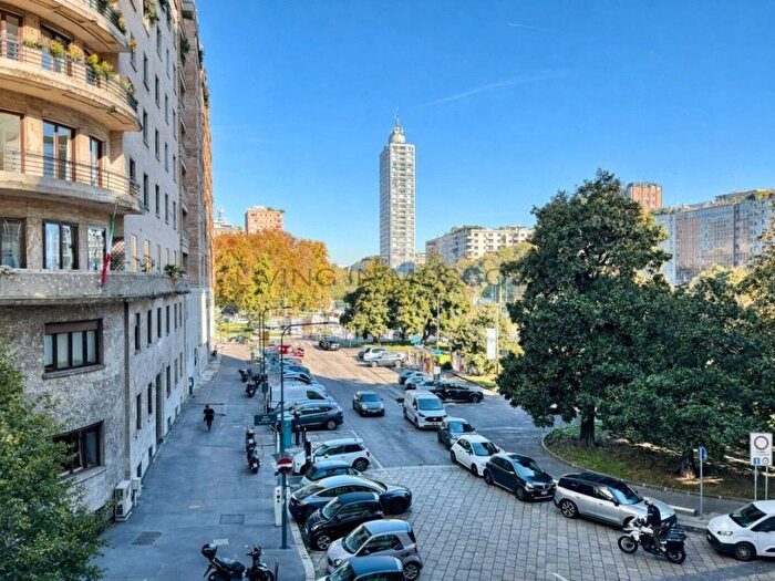 Appartamento trilocale in affitto in Piazza della Repubblica, Porta Nuova, Milano