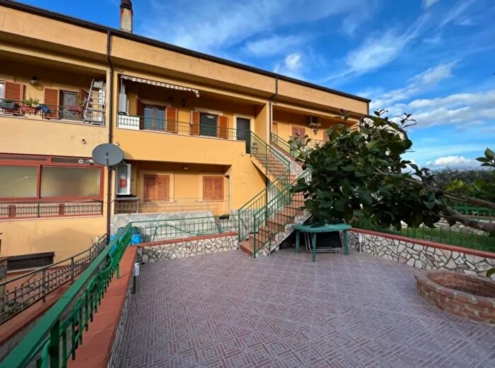 Appartamento trilocale in vendita in Cerisano