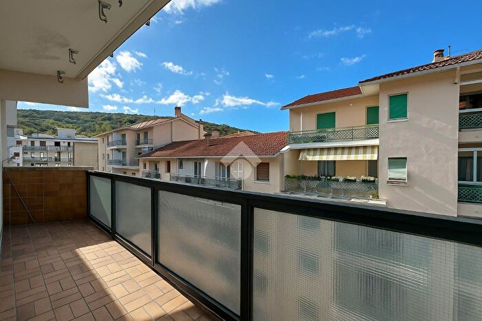 Appartamento trilocale in vendita in Via del Donatello, Trieste