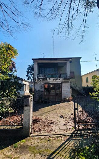 Casa con 5 locali in vendita in Viale Fratelli Cairoli, Castel Bolognese