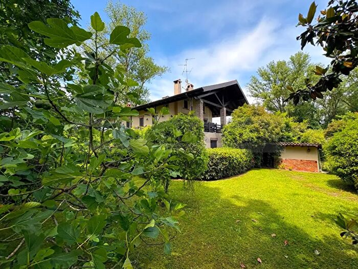 Casa con 8 locali in vendita in Via Roma N°, Gropello Cairoli