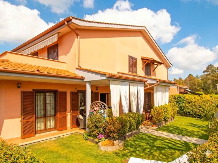 Appartamento quadrilocale in vendita in Via Pleiadi, Ardea
