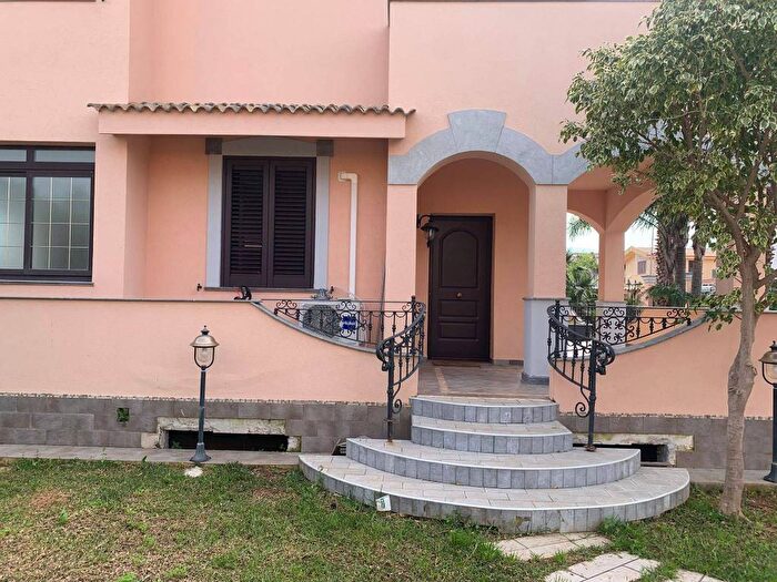 Casa con 5 locali in affitto in Via Aquila, Milioti, Carini