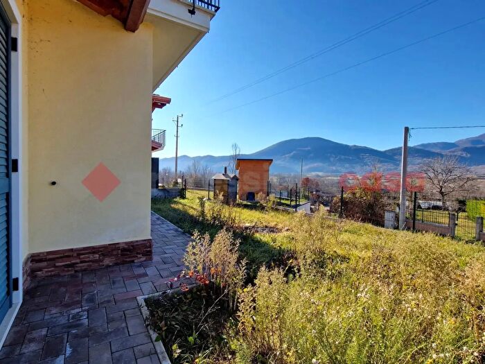 Casa quadrilocale in vendita in Via Villa Perilli Snc, Pizzoli