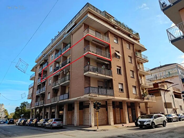 Appartamento con 5 locali in vendita in Via Parini, Grottammare
