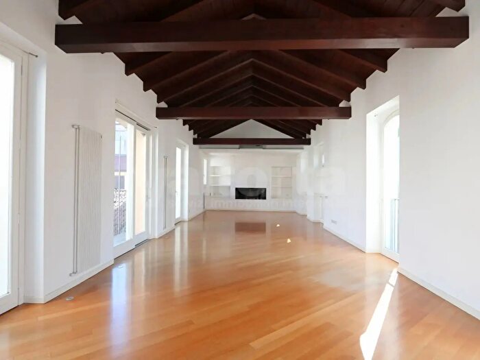 Appartamento con 6 locali in affitto in Vicolo Lambretto, Monza