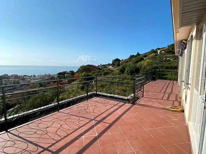 Appartamento trilocale in vendita in Via Duca degli Abruzzi, Sanremo