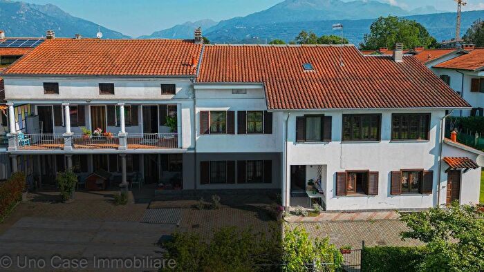 Casa con 7 locali in vendita in Via Casale Ivrea, Ivrea