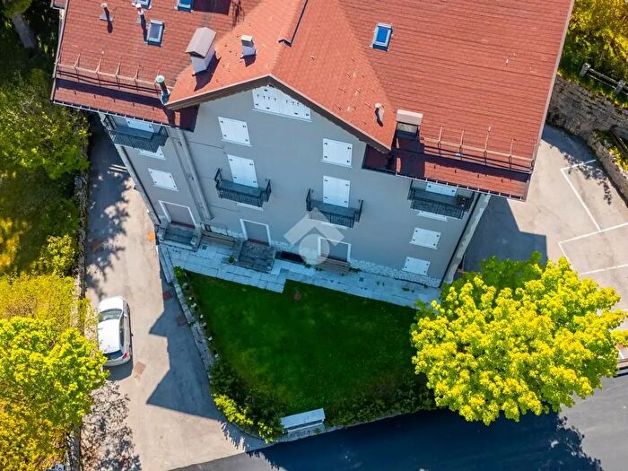 Appartamento trilocale in vendita in Via Pasubio, Folgaria